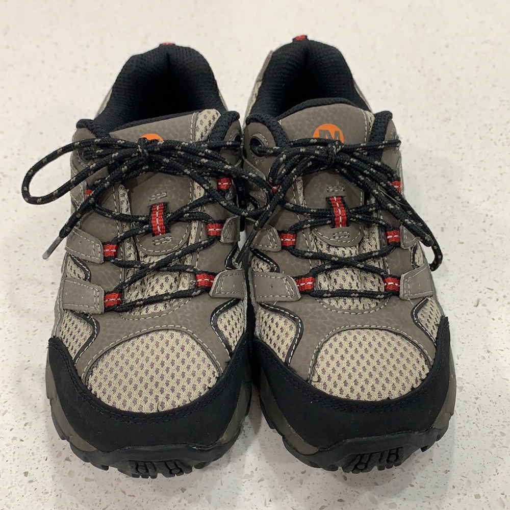 Boys Merrel size 2M
